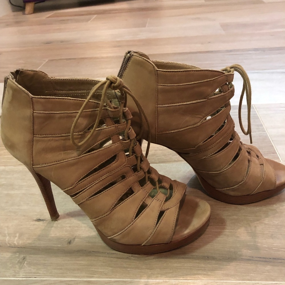 Stuart Weitzman heel